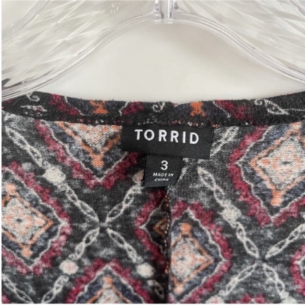 Torrid cardigan black red geometric open front lightweight short sleeves - Picture 7 of 9